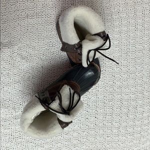 Tundra Duck Boots with faux fur lining!